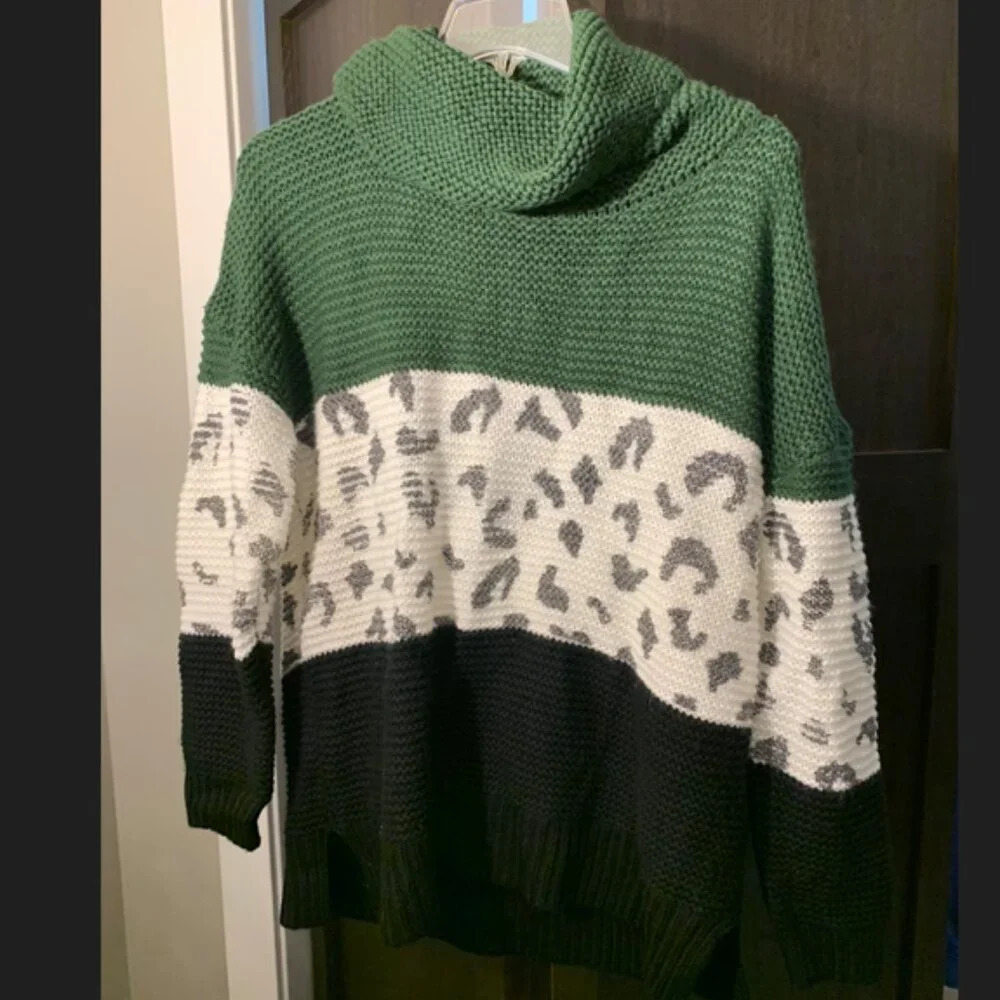 Sweater - Black/Green and white/gray chetah print